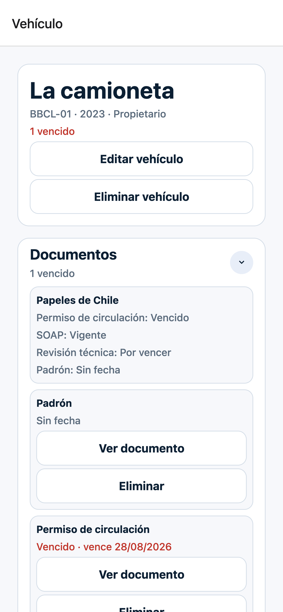 Documentos del vehículo con SOAP vigente, permiso vencido y revisión por vencer